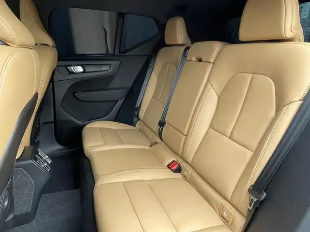 ボルボ ＸＣ４０ B4 AWD インスクリプション 長野県 2021(令3)年 2.8万km クリスタルホワイトP アンバーレザー /harman/kardon /クリスタルノブ /純正ナビ /360°カメラ/TV /AppleCarPlay/AndoroidAuto /ACC /LKA /BLIS /パークアシスト /自動駐車 /ドライブモード /PWシート /PWバックドア /LEDヘッドライト /ETC /ルーフレール