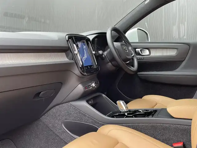 ボルボ ＸＣ４０ B4 AWD インスクリプション 長野県 2021(令3)年 2.8万km クリスタルホワイトP アンバーレザー /harman/kardon /クリスタルノブ /純正ナビ /360°カメラ/TV /AppleCarPlay/AndoroidAuto /ACC /LKA /BLIS /パークアシスト /自動駐車 /ドライブモード /PWシート /PWバックドア /LEDヘッドライト /ETC /ルーフレール