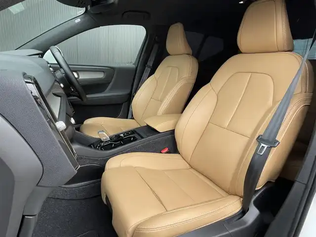 ボルボ ＸＣ４０ B4 AWD インスクリプション 長野県 2021(令3)年 2.8万km クリスタルホワイトP アンバーレザー /harman/kardon /クリスタルノブ /純正ナビ /360°カメラ/TV /AppleCarPlay/AndoroidAuto /ACC /LKA /BLIS /パークアシスト /自動駐車 /ドライブモード /PWシート /PWバックドア /LEDヘッドライト /ETC /ルーフレール