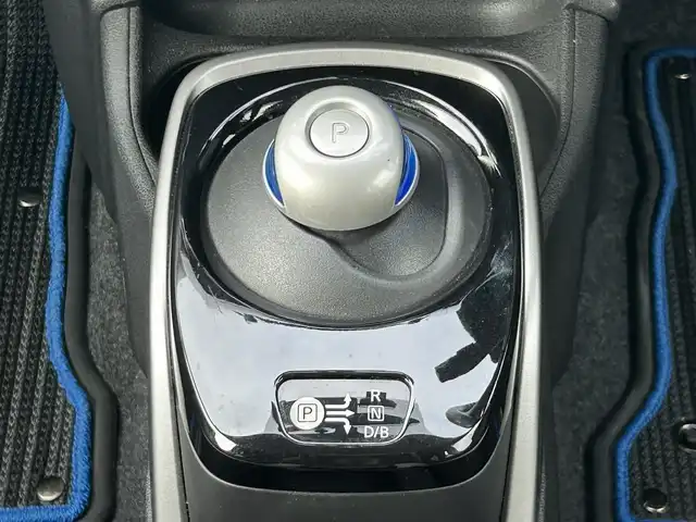 日産 ノート e－パワー X 福島県 2017(平29)年 1.8万km オリーブグリーン 純正ナビ/（CD/DVD/SD/AM/FM）/フルセグTV/デジタルインナーミラー/アラウンドビューモニター(ミラー)/LEDオートライト/コーナーセンサー/衝突被害軽減ブレーキ/車線逸脱防止/前後ドライブレコーダー/プッシュスタート/ETC/ドアバイザー/純正フロアマット