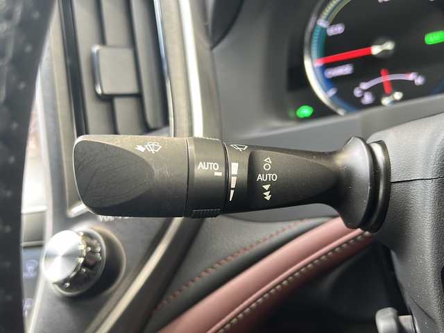 トヨタ クラウン ハイブリッド 静岡県 2015(平27)年 8.4万km ブラック 純正ナビ/AM/FM/CD/DVD/HDD/USB/Bluetooth/フルセグ/主要装備/・全方位カメラ　/・クルーズコントロール　/・サンルーフ　/・ＥＴＣ　/・エアーシート　/・シートヒーター　/・コーナーセンサー　/・ハンドルヒーター　/・ドライブレコーダー　/・アイドリングストップ　/・テレスコ　/・レーダー探知機　/・純正アルミホイール/・スマートキー/・純正フロアマット/・レザーシート/・スタリングリモコン/・プッシュスタート