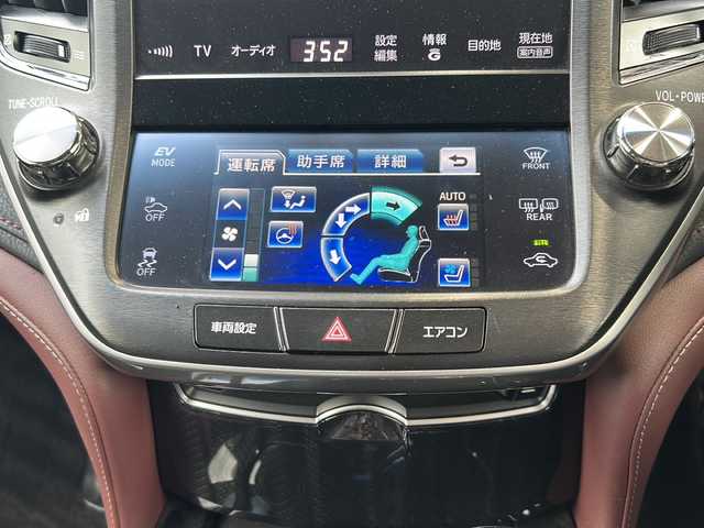 トヨタ クラウン ハイブリッド 静岡県 2015(平27)年 8.4万km ブラック 純正ナビ/AM/FM/CD/DVD/HDD/USB/Bluetooth/フルセグ/主要装備/・全方位カメラ　/・クルーズコントロール　/・サンルーフ　/・ＥＴＣ　/・エアーシート　/・シートヒーター　/・コーナーセンサー　/・ハンドルヒーター　/・ドライブレコーダー　/・アイドリングストップ　/・テレスコ　/・レーダー探知機　/・純正アルミホイール/・スマートキー/・純正フロアマット/・レザーシート/・スタリングリモコン/・プッシュスタート