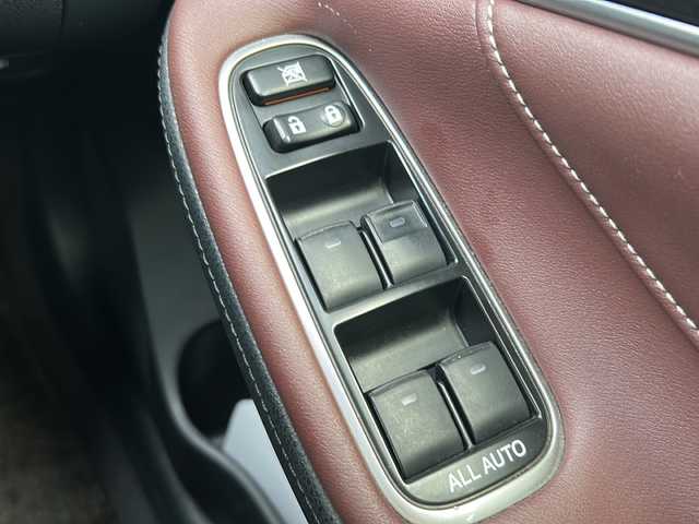 トヨタ クラウン ハイブリッド 静岡県 2015(平27)年 8.4万km ブラック 純正ナビ/AM/FM/CD/DVD/HDD/USB/Bluetooth/フルセグ/主要装備/・全方位カメラ　/・クルーズコントロール　/・サンルーフ　/・ＥＴＣ　/・エアーシート　/・シートヒーター　/・コーナーセンサー　/・ハンドルヒーター　/・ドライブレコーダー　/・アイドリングストップ　/・テレスコ　/・レーダー探知機　/・純正アルミホイール/・スマートキー/・純正フロアマット/・レザーシート/・スタリングリモコン/・プッシュスタート
