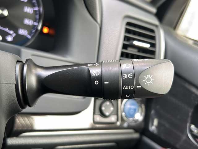 トヨタ クラウン ハイブリッド 静岡県 2015(平27)年 8.4万km ブラック 純正ナビ/AM/FM/CD/DVD/HDD/USB/Bluetooth/フルセグ/主要装備/・全方位カメラ　/・クルーズコントロール　/・サンルーフ　/・ＥＴＣ　/・エアーシート　/・シートヒーター　/・コーナーセンサー　/・ハンドルヒーター　/・ドライブレコーダー　/・アイドリングストップ　/・テレスコ　/・レーダー探知機　/・純正アルミホイール/・スマートキー/・純正フロアマット/・レザーシート/・スタリングリモコン/・プッシュスタート