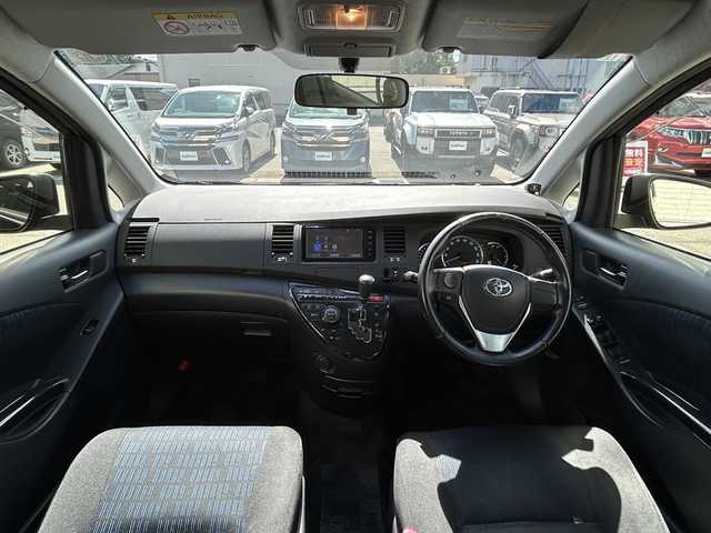 トヨタ アイシス プラタナ Vセレクション 富山県 2015(平27)年 8.2万km ブラック 純正ナビ/Bluetooth/フルセグTV/バックカメラ/社外エアロ/社外マフラー/社外ダウンサス/後付けコーナーセンサー/片側パワースライドドア/オートライト/オートエアコン/スマートキー/ウィンカーミラー/冬タイヤホイール積込/社外19インチホイール