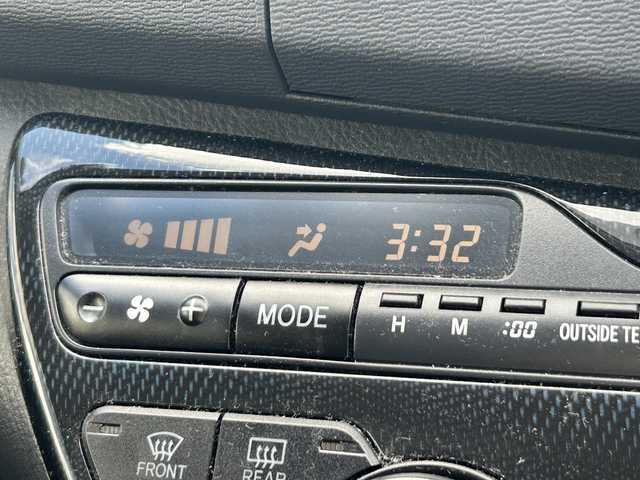 トヨタ アイシス プラタナ Vセレクション 富山県 2015(平27)年 8.2万km ブラック 純正ナビ/Bluetooth/フルセグTV/バックカメラ/社外エアロ/社外マフラー/社外ダウンサス/後付けコーナーセンサー/片側パワースライドドア/オートライト/オートエアコン/スマートキー/ウィンカーミラー/冬タイヤホイール積込/社外19インチホイール