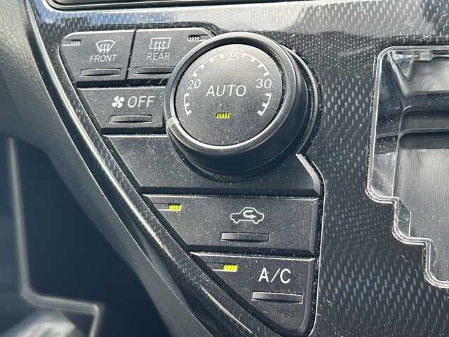 トヨタ アイシス プラタナ Vセレクション 富山県 2015(平27)年 8.2万km ブラック 純正ナビ/Bluetooth/フルセグTV/バックカメラ/社外エアロ/社外マフラー/社外ダウンサス/後付けコーナーセンサー/片側パワースライドドア/オートライト/オートエアコン/スマートキー/ウィンカーミラー/冬タイヤホイール積込/社外19インチホイール