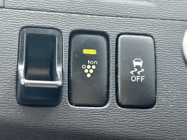 トヨタ アイシス プラタナ Vセレクション 富山県 2015(平27)年 8.2万km ブラック 純正ナビ/Bluetooth/フルセグTV/バックカメラ/社外エアロ/社外マフラー/社外ダウンサス/後付けコーナーセンサー/片側パワースライドドア/オートライト/オートエアコン/スマートキー/ウィンカーミラー/冬タイヤホイール積込/社外19インチホイール