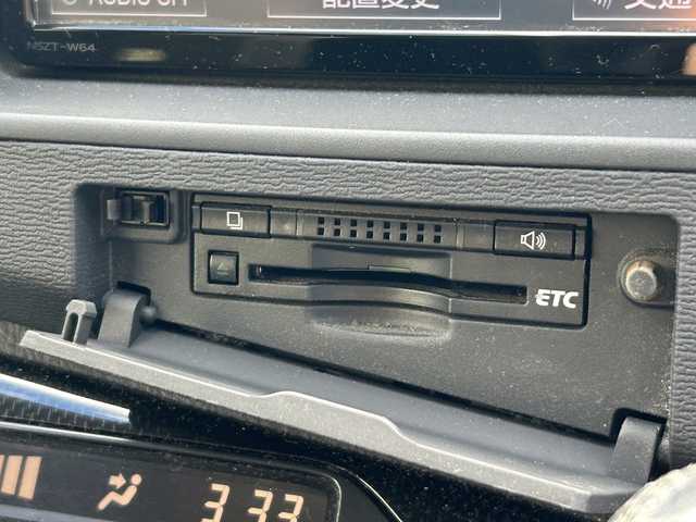 トヨタ アイシス プラタナ Vセレクション 富山県 2015(平27)年 8.2万km ブラック 純正ナビ/Bluetooth/フルセグTV/バックカメラ/社外エアロ/社外マフラー/社外ダウンサス/後付けコーナーセンサー/片側パワースライドドア/オートライト/オートエアコン/スマートキー/ウィンカーミラー/冬タイヤホイール積込/社外19インチホイール