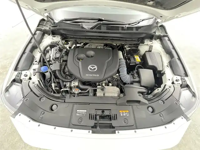 マツダ ＣＸ－５ XD ブラックトーンエディション 千葉県 2022(令4)年 3.2万km スノーフレイクホワイトパールマイカ i-ACTIVSENSE/・スマートブレーキサポート/・レーンキープアシスト/・ブラインドスポットモニタリング/・パーキングセンサー/12.3インチマツダコネクト/BT USB フルセグ スマートフォン連携/全方位カメラ/レーダークルーズコントロール/パワーバックドア/LEDオートライト/ハーフレザー/前席シートヒーター/D席パワーシート/純正19インチアルミホイール/革巻きステアリング/ステアリングスイッチ/パーキングスイッチ/ブレーキホールド/プッシュスタート/スマートキー/ETC