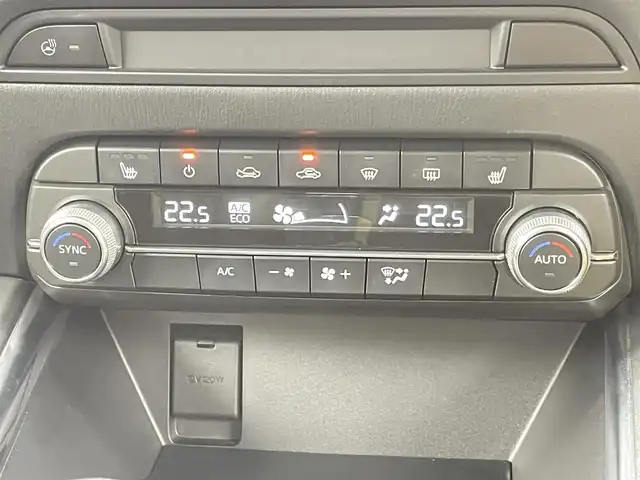マツダ ＣＸ－５ XD ブラックトーンエディション 千葉県 2022(令4)年 3.2万km スノーフレイクホワイトパールマイカ i-ACTIVSENSE/・スマートブレーキサポート/・レーンキープアシスト/・ブラインドスポットモニタリング/・パーキングセンサー/12.3インチマツダコネクト/BT USB フルセグ スマートフォン連携/全方位カメラ/レーダークルーズコントロール/パワーバックドア/LEDオートライト/ハーフレザー/前席シートヒーター/D席パワーシート/純正19インチアルミホイール/革巻きステアリング/ステアリングスイッチ/パーキングスイッチ/ブレーキホールド/プッシュスタート/スマートキー/ETC
