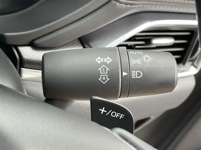 マツダ ＣＸ－５ XD ブラックトーンエディション 千葉県 2022(令4)年 3.2万km スノーフレイクホワイトパールマイカ i-ACTIVSENSE/・スマートブレーキサポート/・レーンキープアシスト/・ブラインドスポットモニタリング/・パーキングセンサー/12.3インチマツダコネクト/BT USB フルセグ スマートフォン連携/全方位カメラ/レーダークルーズコントロール/パワーバックドア/LEDオートライト/ハーフレザー/前席シートヒーター/D席パワーシート/純正19インチアルミホイール/革巻きステアリング/ステアリングスイッチ/パーキングスイッチ/ブレーキホールド/プッシュスタート/スマートキー/ETC