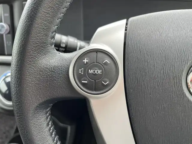 トヨタ アクア G 鳥取県 2012(平24)年 3.7万km ライムホワイトパールクリスタルシャイン ワンオーナー/純正ナビ/フルセグ/DVD/CD/BT/バックカメラ・ETC/プッシュエンジンスタート/アイドリングストップ/ウィンカーミラー/オートライト/純正フォグライト/電動格納ミラー/フロアマット/ドアバイザー