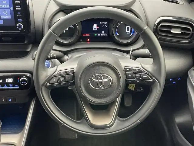 トヨタ ヤリス ハイブリッド Z 愛知県 2020(令2)年 5.6万km ブラック/シアンメタリック 純正8インチディスプレイオーディオ/ディーラーオプション１６インチアルミホイール/トヨタセーフティセンス/Miracast/ブラインドスポットモニター/アラウンドビューモニター/シートヒーター/レーダークルーズコントロール/ETC２．０/ドライブレコーダー/コーナーセンサー/フルセグTV/LEDオートライト/カーテンエアバック/衝突被害軽減ブレーキ/純正フロアマット/禁煙車