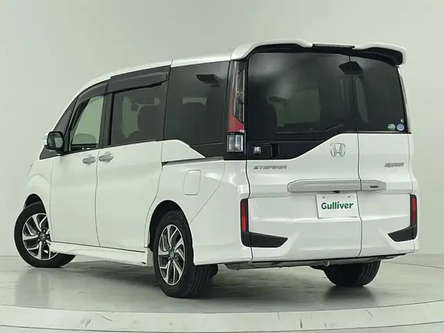 ホンダ ステップワゴン スパーダ ホンダセンシング 大阪府 2017(平29)年 6.1万km ホワイトオーキッドパール ホンダセンシング/・衝突軽減ブレーキ（CMBS）/・誤発進抑制機能/・アダプティブ・クルーズ・コントロール（ACC）/・車線維持支援システム（LKAS）/・標識認識機能/・路外逸脱抑制機能/・先行車発進お知らせ機能/純正7インチSDナビ/DVD/CD/BT/FM/AM/革巻きステアリング/両側パワースライドドア/パドルシフト/ステアリングスイッチ/アイドリングストップ/ビルトインETC