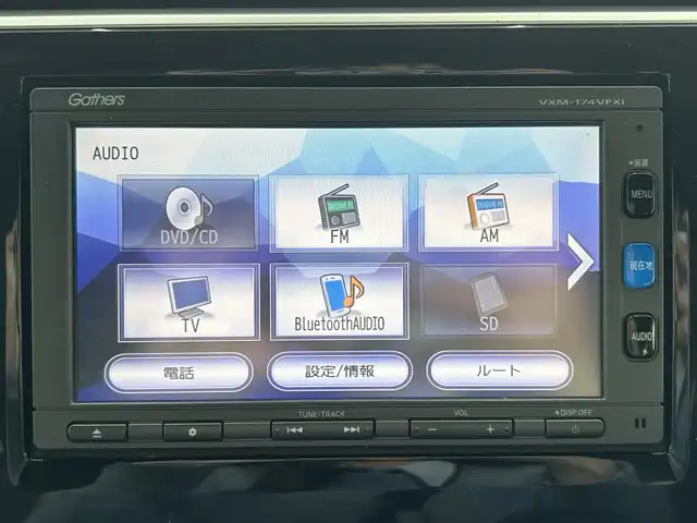 ホンダ ステップワゴン スパーダ ホンダセンシング 大阪府 2017(平29)年 6.1万km ホワイトオーキッドパール ホンダセンシング/・衝突軽減ブレーキ（CMBS）/・誤発進抑制機能/・アダプティブ・クルーズ・コントロール（ACC）/・車線維持支援システム（LKAS）/・標識認識機能/・路外逸脱抑制機能/・先行車発進お知らせ機能/純正7インチSDナビ/DVD/CD/BT/FM/AM/革巻きステアリング/両側パワースライドドア/パドルシフト/ステアリングスイッチ/アイドリングストップ/ビルトインETC