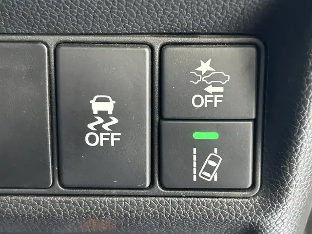 ホンダ ステップワゴン スパーダ ホンダセンシング 大阪府 2017(平29)年 6.1万km ホワイトオーキッドパール ホンダセンシング/・衝突軽減ブレーキ（CMBS）/・誤発進抑制機能/・アダプティブ・クルーズ・コントロール（ACC）/・車線維持支援システム（LKAS）/・標識認識機能/・路外逸脱抑制機能/・先行車発進お知らせ機能/純正7インチSDナビ/DVD/CD/BT/FM/AM/革巻きステアリング/両側パワースライドドア/パドルシフト/ステアリングスイッチ/アイドリングストップ/ビルトインETC