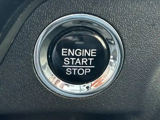 ホンダ ステップワゴン スパーダ ホンダセンシング 大阪府 2017(平29)年 6.1万km ホワイトオーキッドパール ホンダセンシング/・衝突軽減ブレーキ（CMBS）/・誤発進抑制機能/・アダプティブ・クルーズ・コントロール（ACC）/・車線維持支援システム（LKAS）/・標識認識機能/・路外逸脱抑制機能/・先行車発進お知らせ機能/純正7インチSDナビ/DVD/CD/BT/FM/AM/革巻きステアリング/両側パワースライドドア/パドルシフト/ステアリングスイッチ/アイドリングストップ/ビルトインETC