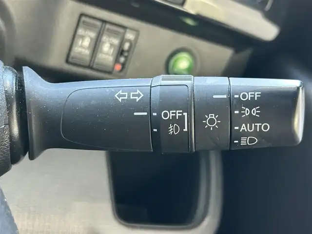 ホンダ ステップワゴン スパーダ ホンダセンシング 大阪府 2017(平29)年 6.1万km ホワイトオーキッドパール ホンダセンシング/・衝突軽減ブレーキ（CMBS）/・誤発進抑制機能/・アダプティブ・クルーズ・コントロール（ACC）/・車線維持支援システム（LKAS）/・標識認識機能/・路外逸脱抑制機能/・先行車発進お知らせ機能/純正7インチSDナビ/DVD/CD/BT/FM/AM/革巻きステアリング/両側パワースライドドア/パドルシフト/ステアリングスイッチ/アイドリングストップ/ビルトインETC