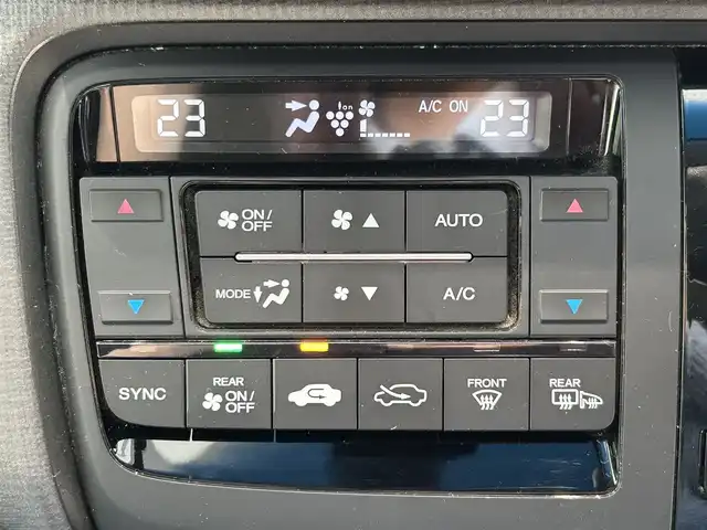 ホンダ ステップワゴン スパーダ ホンダセンシング 大阪府 2017(平29)年 6.1万km ホワイトオーキッドパール ホンダセンシング/・衝突軽減ブレーキ（CMBS）/・誤発進抑制機能/・アダプティブ・クルーズ・コントロール（ACC）/・車線維持支援システム（LKAS）/・標識認識機能/・路外逸脱抑制機能/・先行車発進お知らせ機能/純正7インチSDナビ/DVD/CD/BT/FM/AM/革巻きステアリング/両側パワースライドドア/パドルシフト/ステアリングスイッチ/アイドリングストップ/ビルトインETC