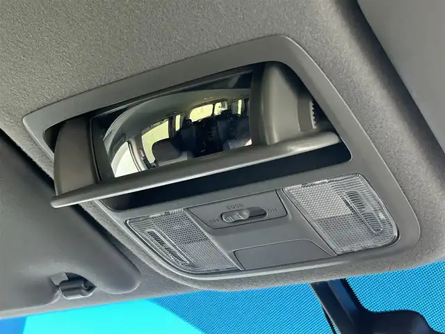 ホンダ ステップワゴン スパーダ ホンダセンシング 大阪府 2017(平29)年 6.1万km ホワイトオーキッドパール ホンダセンシング/・衝突軽減ブレーキ（CMBS）/・誤発進抑制機能/・アダプティブ・クルーズ・コントロール（ACC）/・車線維持支援システム（LKAS）/・標識認識機能/・路外逸脱抑制機能/・先行車発進お知らせ機能/純正7インチSDナビ/DVD/CD/BT/FM/AM/革巻きステアリング/両側パワースライドドア/パドルシフト/ステアリングスイッチ/アイドリングストップ/ビルトインETC