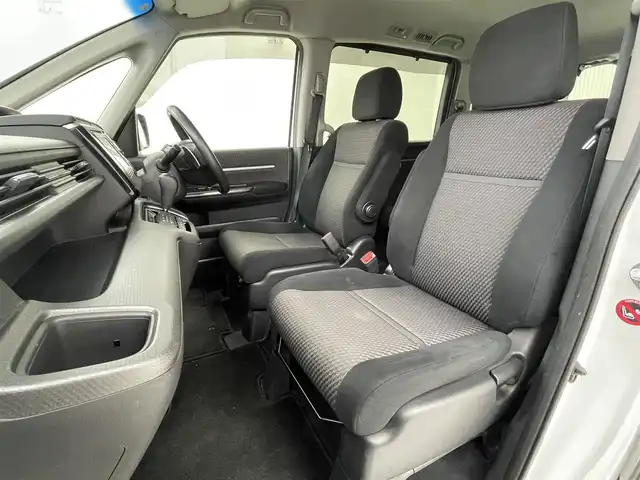 ホンダ ステップワゴン スパーダ ホンダセンシング 大阪府 2017(平29)年 6.1万km ホワイトオーキッドパール ホンダセンシング/・衝突軽減ブレーキ（CMBS）/・誤発進抑制機能/・アダプティブ・クルーズ・コントロール（ACC）/・車線維持支援システム（LKAS）/・標識認識機能/・路外逸脱抑制機能/・先行車発進お知らせ機能/純正7インチSDナビ/DVD/CD/BT/FM/AM/革巻きステアリング/両側パワースライドドア/パドルシフト/ステアリングスイッチ/アイドリングストップ/ビルトインETC