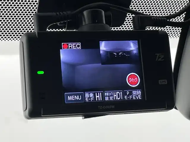 トヨタ カローラ クロス ハイブリッド Z 愛知県 2023(令5)年 1.3万km アティチュードブラックマイカ 禁煙車/ワンオーナー/純正9インチディスプレイオーディオ/（AM/FM/USB/Bluetooth/フルセグTV）/バックカメラ/調光パノラマルーフ/モデリスタエアロ/AC100V電源/トヨタセーフティセンス/・プリクラッシュセーフティ/・レーダークルーズコントロール（全車速追従機能付き）/・レーントレーシングアシスト/・ロードサインアシスト/・オートマチックハイビーム/・プロアクティブドライビングアシスト/・パーキングサポートブレーキ/・ブラインドスポットモニター/ETC/ドライブレコーダー/シートヒーター/ハーフレザーシート/パワーシート/パワーバックドア/純正18インチアルミホイール/スマートキー/スペアキー1本/プッシュスタート/LEDヘッドライト/フロントフォグランプ/オートライト/フロアマット/横滑り防止装置/電子パーキングブレーキ/オートホールド/電動格納ミラー