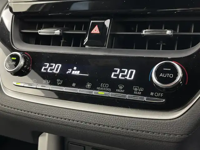 トヨタ カローラ クロス ハイブリッド Z 愛知県 2023(令5)年 1.3万km アティチュードブラックマイカ 禁煙車/ワンオーナー/純正9インチディスプレイオーディオ/（AM/FM/USB/Bluetooth/フルセグTV）/バックカメラ/調光パノラマルーフ/モデリスタエアロ/AC100V電源/トヨタセーフティセンス/・プリクラッシュセーフティ/・レーダークルーズコントロール（全車速追従機能付き）/・レーントレーシングアシスト/・ロードサインアシスト/・オートマチックハイビーム/・プロアクティブドライビングアシスト/・パーキングサポートブレーキ/・ブラインドスポットモニター/ETC/ドライブレコーダー/シートヒーター/ハーフレザーシート/パワーシート/パワーバックドア/純正18インチアルミホイール/スマートキー/スペアキー1本/プッシュスタート/LEDヘッドライト/フロントフォグランプ/オートライト/フロアマット/横滑り防止装置/電子パーキングブレーキ/オートホールド/電動格納ミラー
