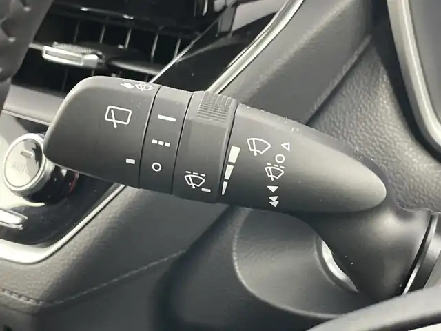 トヨタ カローラ クロス ハイブリッド Z 愛知県 2023(令5)年 1.3万km アティチュードブラックマイカ 禁煙車/ワンオーナー/純正9インチディスプレイオーディオ/（AM/FM/USB/Bluetooth/フルセグTV）/バックカメラ/調光パノラマルーフ/モデリスタエアロ/AC100V電源/トヨタセーフティセンス/・プリクラッシュセーフティ/・レーダークルーズコントロール（全車速追従機能付き）/・レーントレーシングアシスト/・ロードサインアシスト/・オートマチックハイビーム/・プロアクティブドライビングアシスト/・パーキングサポートブレーキ/・ブラインドスポットモニター/ETC/ドライブレコーダー/シートヒーター/ハーフレザーシート/パワーシート/パワーバックドア/純正18インチアルミホイール/スマートキー/スペアキー1本/プッシュスタート/LEDヘッドライト/フロントフォグランプ/オートライト/フロアマット/横滑り防止装置/電子パーキングブレーキ/オートホールド/電動格納ミラー