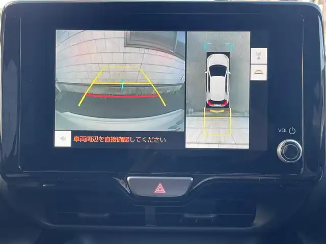 トヨタ ヤリスクロス ハイブリッド Z 福岡県 2025(令7)年 0.7万km プラチナホワイトパールマイカ ワンオーナー/黒ハーフレザーシート/純正8インチディスプレイオーディオ/(ナビキット有/AM/FM/Bluetooth/Type-C/HDMI/Miracast/フルセグTV)/パノラミックビューモニター/ビルトインETC2.0/Toyota Safety Sense/・LDA(レーンディパーチャーアラート)/・LTA(レーントレーシングアシスト)/・PCS(プリクラッシュセーフティ)/・RSA(ロードサインアシスト)/・AHB(オートマチックハイビーム)/・AHS(アダプティブハイビームアシスト)/・レーダークルーズコントロール(全車速追従機能付き)/・発進遅れ告知機能/・ドライバー異常時対応システム/BSM(ブラインドスポットモニター)/PDA(プロアクティブドライビングアシスト)/RCTA(リヤクロストラフィックアラート)/PKSB(パーキングサポートブレーキ)/安心降車アシスト/クリアランスソナー/コーナーセンサー/ハンドルヒーター/パワーシート(D席)/シートヒーター(D/N席)/ブレーキホールド/盗難防止装置/横滑り防止機能/Type-C充電ソケット×１/電格ウィンカーミラー/純正１８インチアルミホイール/スペアキー×１/取扱説明書/保証書