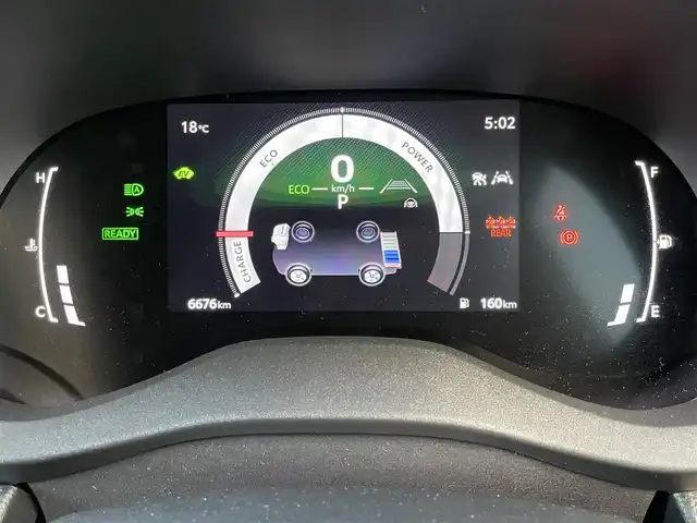 トヨタ ヤリスクロス ハイブリッド Z 福岡県 2025(令7)年 0.7万km プラチナホワイトパールマイカ ワンオーナー/黒ハーフレザーシート/純正8インチディスプレイオーディオ/(ナビキット有/AM/FM/Bluetooth/Type-C/HDMI/Miracast/フルセグTV)/パノラミックビューモニター/ビルトインETC2.0/Toyota Safety Sense/・LDA(レーンディパーチャーアラート)/・LTA(レーントレーシングアシスト)/・PCS(プリクラッシュセーフティ)/・RSA(ロードサインアシスト)/・AHB(オートマチックハイビーム)/・AHS(アダプティブハイビームアシスト)/・レーダークルーズコントロール(全車速追従機能付き)/・発進遅れ告知機能/・ドライバー異常時対応システム/BSM(ブラインドスポットモニター)/PDA(プロアクティブドライビングアシスト)/RCTA(リヤクロストラフィックアラート)/PKSB(パーキングサポートブレーキ)/安心降車アシスト/クリアランスソナー/コーナーセンサー/ハンドルヒーター/パワーシート(D席)/シートヒーター(D/N席)/ブレーキホールド/盗難防止装置/横滑り防止機能/Type-C充電ソケット×１/電格ウィンカーミラー/純正１８インチアルミホイール/スペアキー×１/取扱説明書/保証書