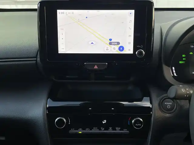 トヨタ ヤリスクロス ハイブリッド Z 福岡県 2025(令7)年 0.7万km プラチナホワイトパールマイカ ワンオーナー/黒ハーフレザーシート/純正8インチディスプレイオーディオ/(ナビキット有/AM/FM/Bluetooth/Type-C/HDMI/Miracast/フルセグTV)/パノラミックビューモニター/ビルトインETC2.0/Toyota Safety Sense/・LDA(レーンディパーチャーアラート)/・LTA(レーントレーシングアシスト)/・PCS(プリクラッシュセーフティ)/・RSA(ロードサインアシスト)/・AHB(オートマチックハイビーム)/・AHS(アダプティブハイビームアシスト)/・レーダークルーズコントロール(全車速追従機能付き)/・発進遅れ告知機能/・ドライバー異常時対応システム/BSM(ブラインドスポットモニター)/PDA(プロアクティブドライビングアシスト)/RCTA(リヤクロストラフィックアラート)/PKSB(パーキングサポートブレーキ)/安心降車アシスト/クリアランスソナー/コーナーセンサー/ハンドルヒーター/パワーシート(D席)/シートヒーター(D/N席)/ブレーキホールド/盗難防止装置/横滑り防止機能/Type-C充電ソケット×１/電格ウィンカーミラー/純正１８インチアルミホイール/スペアキー×１/取扱説明書/保証書