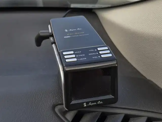 三菱 アウトランダー ＰＨＥＶ G ナビパッケージ 鹿児島県 2015(平27)年 8.1万km シルキーホワイト マルチアラウンドモニター　/レーダークルーズコントロール　/Ｄ＋Ｎ席シートヒーター　/Ｄ席パワーシート　/パワーバックドア　/ＦＣＭブレーキアシスト　/ステアリングヒーター　/社外レーダー　/１００Ｖ充電/純正SDナビ(J-13)/Bluetoothオーディオ/フルセグテレビ/前後コーナーセンサー/横滑り防止装置/レーンキープアシスト/社外前後ドライブレコーダー/ビルトインETC/プッシュスタート/スマートキー/エアバック(W+サイド)