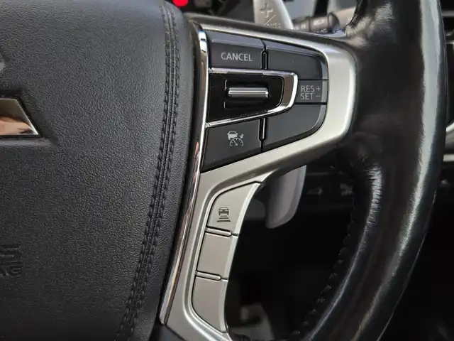 三菱 アウトランダー ＰＨＥＶ G ナビパッケージ 鹿児島県 2015(平27)年 8.1万km シルキーホワイト マルチアラウンドモニター　/レーダークルーズコントロール　/Ｄ＋Ｎ席シートヒーター　/Ｄ席パワーシート　/パワーバックドア　/ＦＣＭブレーキアシスト　/ステアリングヒーター　/社外レーダー　/１００Ｖ充電/純正SDナビ(J-13)/Bluetoothオーディオ/フルセグテレビ/前後コーナーセンサー/横滑り防止装置/レーンキープアシスト/社外前後ドライブレコーダー/ビルトインETC/プッシュスタート/スマートキー/エアバック(W+サイド)