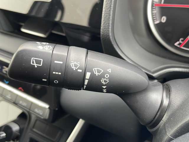 トヨタ ノア G 鹿児島県 2022(令4)年 9.1万km アティチュードブラックマイカ 8人乗り 純正ナビ バックC Bluetooth再生 両側電動スライドドア ビルドインETC2.0 USBポート レーダークルーズコントロール オートLEDヘッドライト 純正16インチAW フロアマット オート電動格納ドアミラー スマートキー