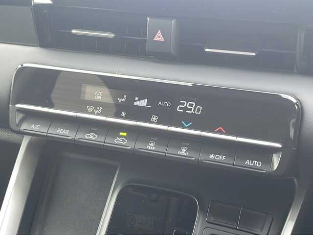 トヨタ ノア G 鹿児島県 2022(令4)年 9.1万km アティチュードブラックマイカ 8人乗り 純正ナビ バックC Bluetooth再生 両側電動スライドドア ビルドインETC2.0 USBポート レーダークルーズコントロール オートLEDヘッドライト 純正16インチAW フロアマット オート電動格納ドアミラー スマートキー