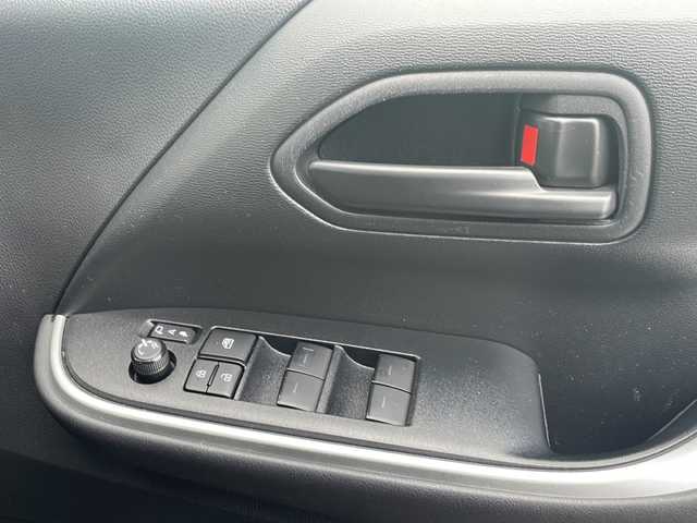 トヨタ ノア G 鹿児島県 2022(令4)年 9.1万km アティチュードブラックマイカ 8人乗り 純正ナビ バックC Bluetooth再生 両側電動スライドドア ビルドインETC2.0 USBポート レーダークルーズコントロール オートLEDヘッドライト 純正16インチAW フロアマット オート電動格納ドアミラー スマートキー