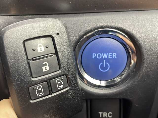 トヨタ エスクァイア ハイブリッド Gi プレミアムパッケージ ブラックテーラード 茨城県 2021(令3)年 4.2万km ブラック 純正ナビ/フルセグTV/バックカメラ/TRDエアロ/ドライブレコーダー/クルーズコントロール/フリップダウンモニター/両側パワースライドドア/ハーフレザーシート/純正15インチアルミホイール/コーナーセンサー/レーンアシスト/LEDヘッドライト