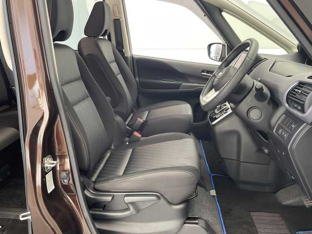 日産 セレナ e－パワー ハイウェイスター V 宮崎県 2020(令2)年 2.5万km インペリアルアンバーP 禁煙車/純正9型SDナビ(MM520D-L)/フルセグTV/CD/DVD/Bluetooth/アラウンドビューモニター/スマートキー　スペア1本/プロパイロット/エマージェンシーブレーキ/コーナーセンサー/ブラインドスポット/両側パワスラ/デジタルインナーミラー/USBポート/純正LEDオートライト/純正オートハイビーム/純正フロアマット/純正16インチアルミホイル/ステアリングスイッチ/プッシュスタート/ドラレコ前後/ETC