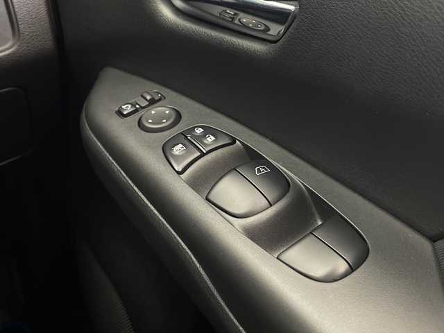 日産 セレナ e－パワー ハイウェイスター V 宮崎県 2020(令2)年 2.5万km インペリアルアンバーP 禁煙車/純正9型SDナビ(MM520D-L)/フルセグTV/CD/DVD/Bluetooth/アラウンドビューモニター/スマートキー　スペア1本/プロパイロット/エマージェンシーブレーキ/コーナーセンサー/ブラインドスポット/両側パワスラ/デジタルインナーミラー/USBポート/純正LEDオートライト/純正オートハイビーム/純正フロアマット/純正16インチアルミホイル/ステアリングスイッチ/プッシュスタート/ドラレコ前後/ETC