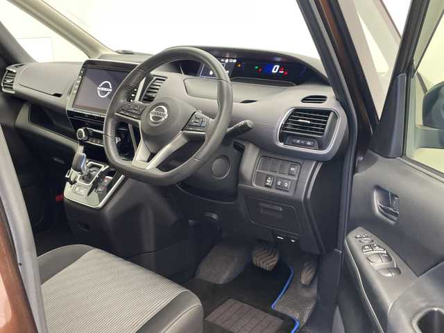 日産 セレナ e－パワー ハイウェイスター V 宮崎県 2020(令2)年 2.5万km インペリアルアンバーP 禁煙車/純正9型SDナビ(MM520D-L)/フルセグTV/CD/DVD/Bluetooth/アラウンドビューモニター/スマートキー　スペア1本/プロパイロット/エマージェンシーブレーキ/コーナーセンサー/ブラインドスポット/両側パワスラ/デジタルインナーミラー/USBポート/純正LEDオートライト/純正オートハイビーム/純正フロアマット/純正16インチアルミホイル/ステアリングスイッチ/プッシュスタート/ドラレコ前後/ETC