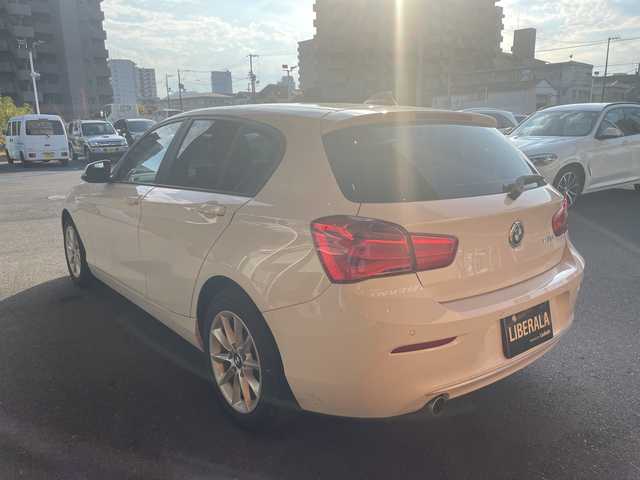 ＢＭＷ １１８ｄ 高知県 2017(平29)年 9.7万km 白 バックカメラ/メモリナビ/プッシュスタート/ETC/アイドリングストップ/アルミホイール/オートライト/Bluetooth接続/クルーズコントロール