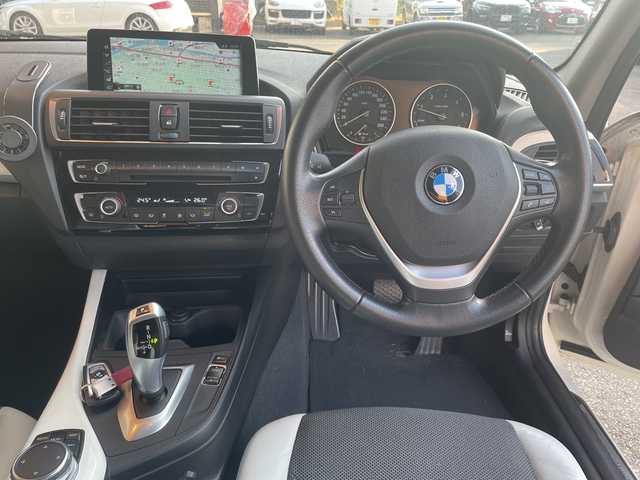 ＢＭＷ １１８ｄ 高知県 2017(平29)年 9.7万km 白 バックカメラ/メモリナビ/プッシュスタート/ETC/アイドリングストップ/アルミホイール/オートライト/Bluetooth接続/クルーズコントロール