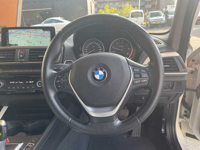 ＢＭＷ １１８ｄ 高知県 2017(平29)年 9.7万km 白 バックカメラ/メモリナビ/プッシュスタート/ETC/アイドリングストップ/アルミホイール/オートライト/Bluetooth接続/クルーズコントロール