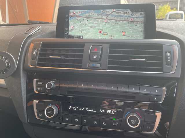 ＢＭＷ １１８ｄ 高知県 2017(平29)年 9.7万km 白 バックカメラ/メモリナビ/プッシュスタート/ETC/アイドリングストップ/アルミホイール/オートライト/Bluetooth接続/クルーズコントロール