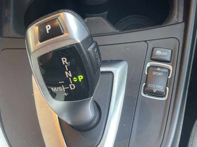 ＢＭＷ １１８ｄ 高知県 2017(平29)年 9.7万km 白 バックカメラ/メモリナビ/プッシュスタート/ETC/アイドリングストップ/アルミホイール/オートライト/Bluetooth接続/クルーズコントロール