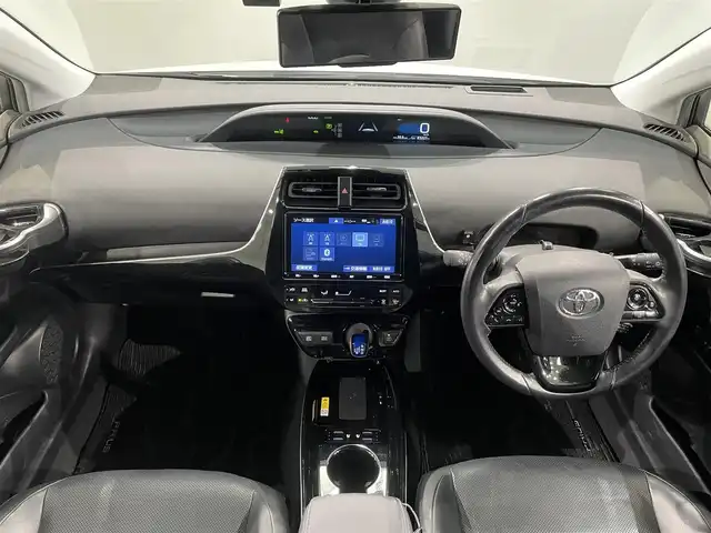 トヨタ プリウス A プレミアム　ツーリングセレ 愛知県 2021(令3)年 8.4万km プラチナホワイトパールマイカ 純正９インチナビ　/（AM/FM/DISC/フルセグTV/SD/Bluetooth)/モデリスタフルエアロ　/ワイヤレス充電　/トヨタセーフティセンス　/　　-衝突軽減ブレーキ/　　-レーンキープアシスト/　　-オートマチックハイビーム/　　-レーダークルーズコントロール/ＡＣ１００Ｖ　/インテリジェントパーキングアシスト/シートヒーター/エアシート　/ビルトインＥＴＣ　/バックカメラ/ブラインドスポットモニター　/デジタルインナーミラー　/ヘッドアップディスプレイ/クリアランスソナー/ＬＥＤヘッドライト/LEDフォグランプ/パワーシート/ドライブレコーダー/純正フロアマット/黒レザーシート