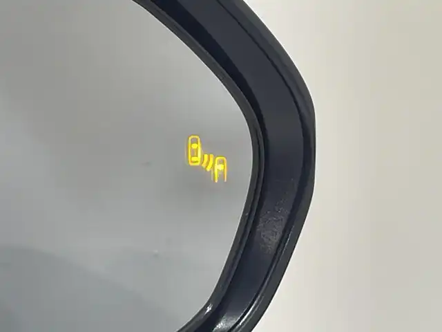 トヨタ プリウス A プレミアム　ツーリングセレ 愛知県 2021(令3)年 8.4万km プラチナホワイトパールマイカ 純正９インチナビ　/（AM/FM/DISC/フルセグTV/SD/Bluetooth)/モデリスタフルエアロ　/ワイヤレス充電　/トヨタセーフティセンス　/　　-衝突軽減ブレーキ/　　-レーンキープアシスト/　　-オートマチックハイビーム/　　-レーダークルーズコントロール/ＡＣ１００Ｖ　/インテリジェントパーキングアシスト/シートヒーター/エアシート　/ビルトインＥＴＣ　/バックカメラ/ブラインドスポットモニター　/デジタルインナーミラー　/ヘッドアップディスプレイ/クリアランスソナー/ＬＥＤヘッドライト/LEDフォグランプ/パワーシート/ドライブレコーダー/純正フロアマット/黒レザーシート