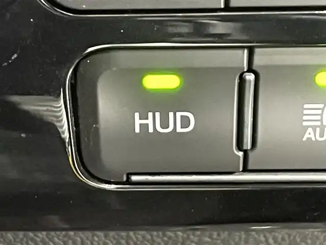 トヨタ プリウス A プレミアム　ツーリングセレ 愛知県 2021(令3)年 8.4万km プラチナホワイトパールマイカ 純正９インチナビ　/（AM/FM/DISC/フルセグTV/SD/Bluetooth)/モデリスタフルエアロ　/ワイヤレス充電　/トヨタセーフティセンス　/　　-衝突軽減ブレーキ/　　-レーンキープアシスト/　　-オートマチックハイビーム/　　-レーダークルーズコントロール/ＡＣ１００Ｖ　/インテリジェントパーキングアシスト/シートヒーター/エアシート　/ビルトインＥＴＣ　/バックカメラ/ブラインドスポットモニター　/デジタルインナーミラー　/ヘッドアップディスプレイ/クリアランスソナー/ＬＥＤヘッドライト/LEDフォグランプ/パワーシート/ドライブレコーダー/純正フロアマット/黒レザーシート