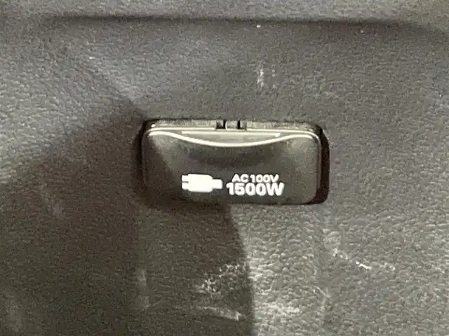 トヨタ プリウス A プレミアム　ツーリングセレ 愛知県 2021(令3)年 8.4万km プラチナホワイトパールマイカ 純正９インチナビ　/（AM/FM/DISC/フルセグTV/SD/Bluetooth)/モデリスタフルエアロ　/ワイヤレス充電　/トヨタセーフティセンス　/　　-衝突軽減ブレーキ/　　-レーンキープアシスト/　　-オートマチックハイビーム/　　-レーダークルーズコントロール/ＡＣ１００Ｖ　/インテリジェントパーキングアシスト/シートヒーター/エアシート　/ビルトインＥＴＣ　/バックカメラ/ブラインドスポットモニター　/デジタルインナーミラー　/ヘッドアップディスプレイ/クリアランスソナー/ＬＥＤヘッドライト/LEDフォグランプ/パワーシート/ドライブレコーダー/純正フロアマット/黒レザーシート